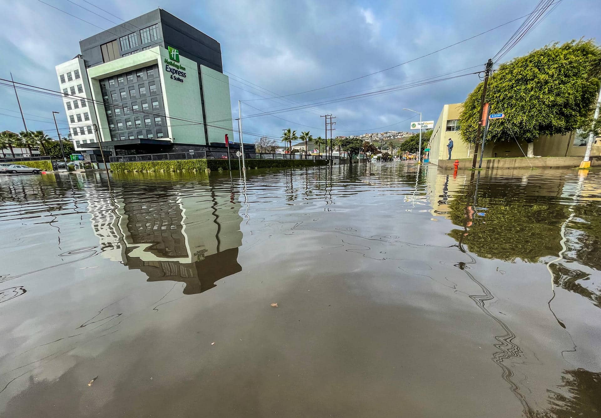Fotografía de una inundación provocada en Ensenada (México). Imagen de archivo. EFE/ Alejandro Zepeda