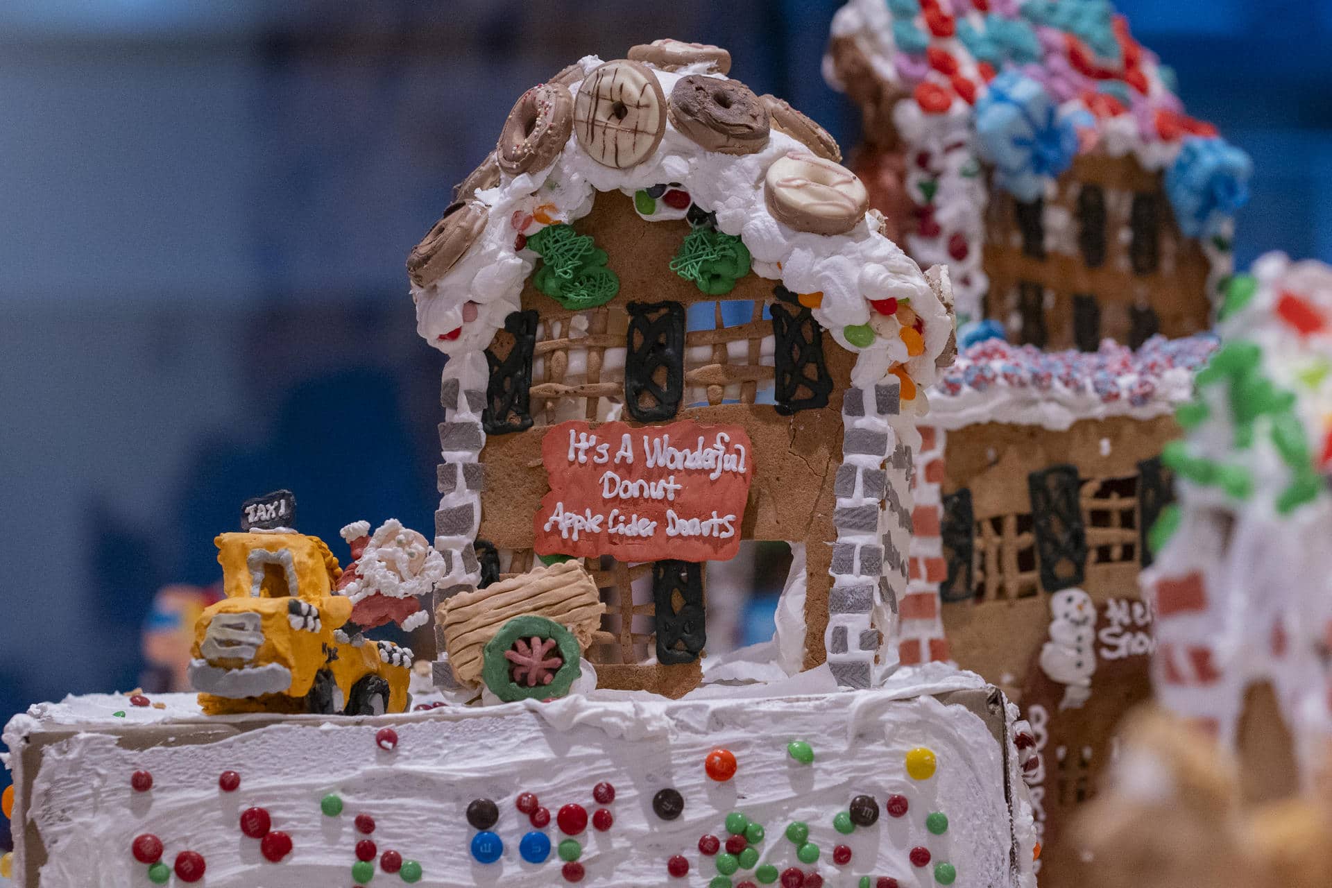Fotografía del 12 de diciembre de 2025 que muestra galletas de GingerBread Lane, las casas del pueblo de pan de jengibre más grandes del mundo, en Nueva York (Estados Unidos). EFE/ Ángel Colmenares