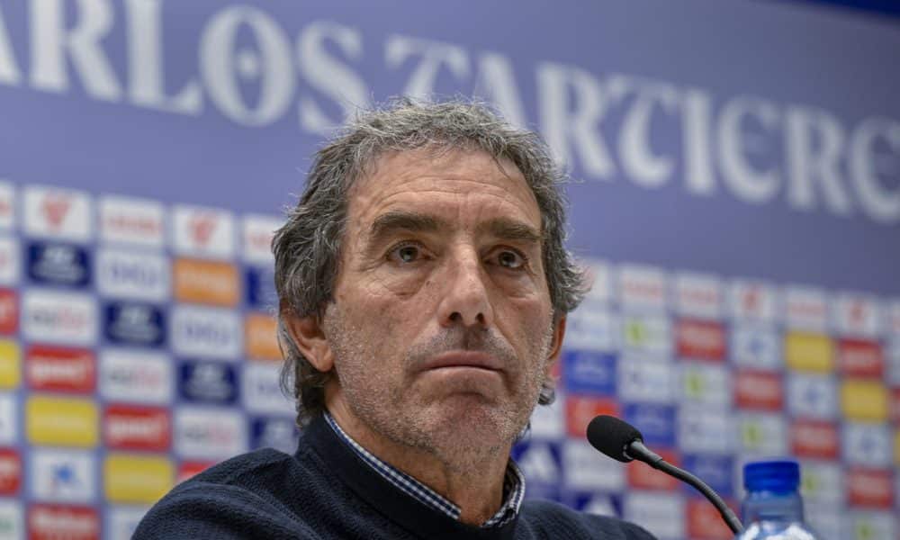 El técnico uruguayo Guillermo Almada durante su presentación como nuevo técnico del Real Oviedo. EFE/ Eloy Alonso