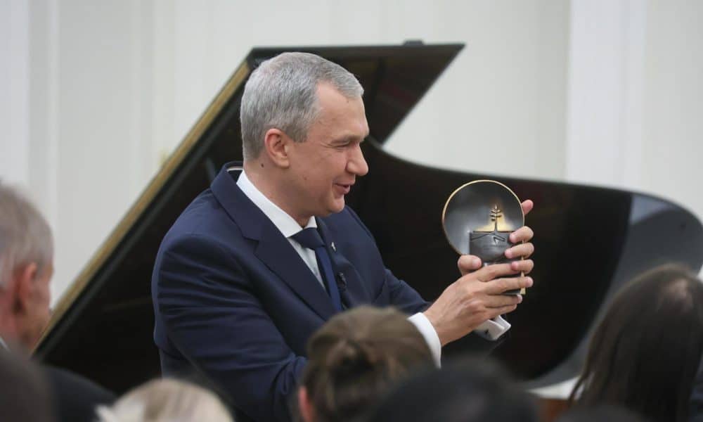 Foto de archivo del opositor bielorruso Pavel Latushko cuando recibió el Premio Solidaridad Lech Walesa durante una ceremonia en Varsovia, Polonia, 18 de septiembre de 2024. EFE/EPA/LESZEK SZYMANSKI POLAND OUT