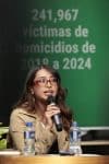 La investigadora de la organización México Unido Contra la Delincuencia, Daniela Osorio, habla durante una rueda de prensa este martes, en Ciudad de México (México). EFE/José Méndez