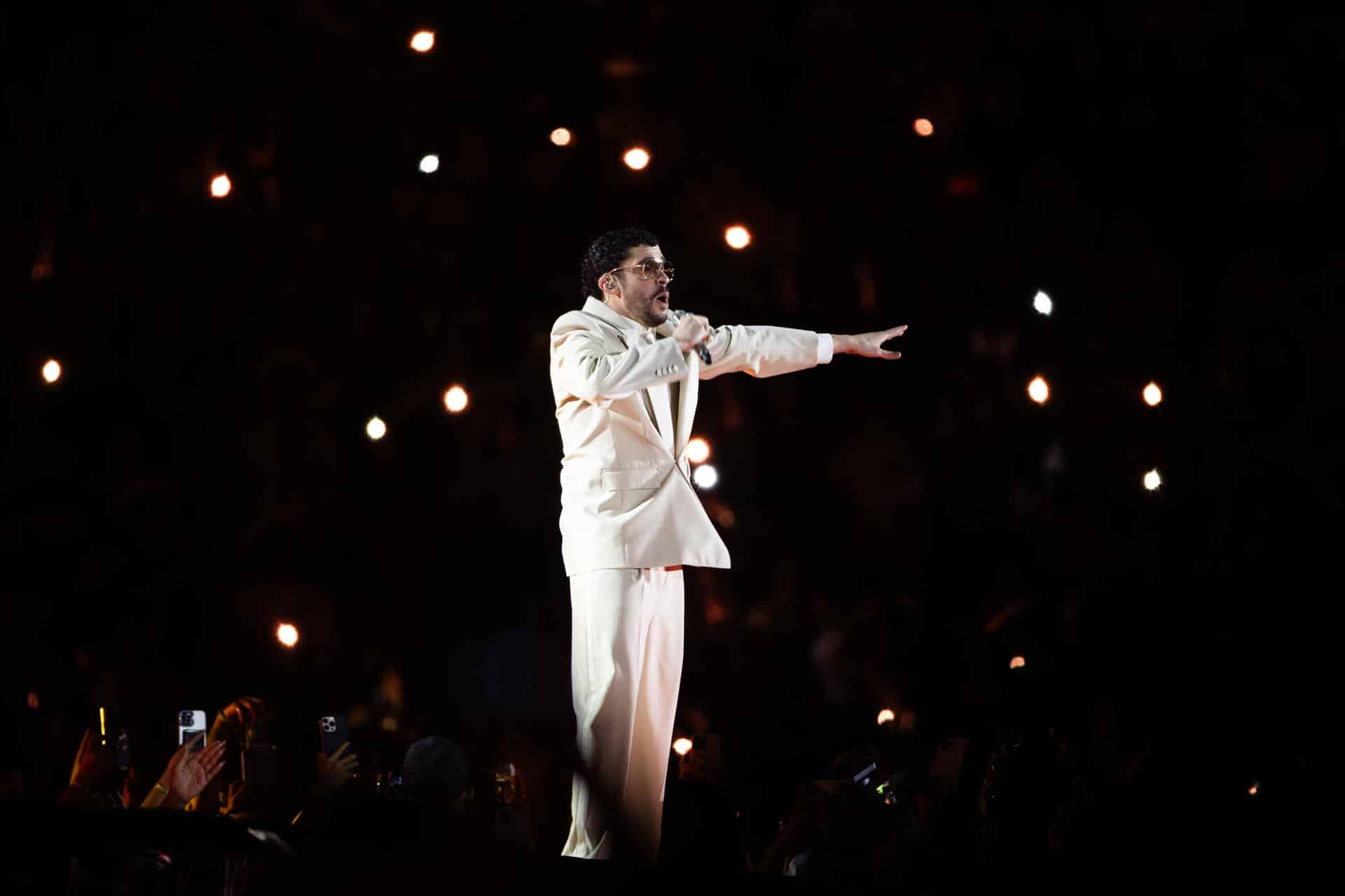 Imagen de archivo del cantante puertorriqueño Bad Bunny durante un concierto en Santo Domingo (República Dominicana) como parte de su gira mundial ‘DeBÍ TiRAR MáS FOToS World Tour’. EFE/ Orlando Barría