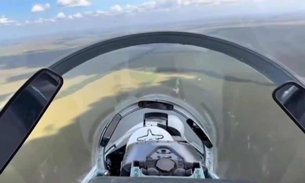 Captura de video tomada de la cuenta de Instagram @ceofanb_ve del Comando Estratégico Operacional de la Fuerza Armada Nacional Bolivariana (FANB) que muestra una aeronave durante la Operación Estratégica Escudo Bolivariano Independencia 200. EFE/ @ceofanb_ve