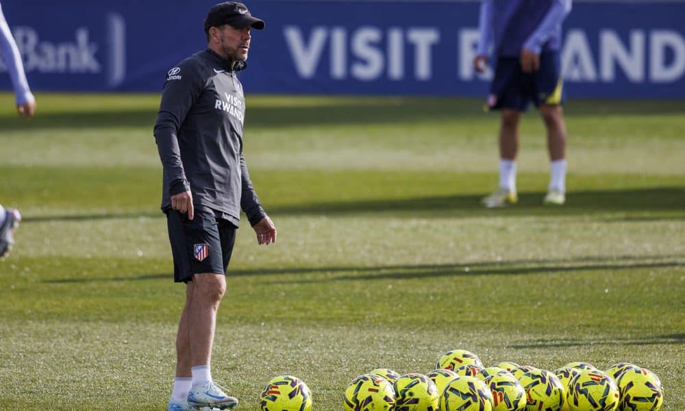 Diego Simeone, técnico del Atlético de Madrid, durante un entrenamiento del equipo. EFE/ Rodrigo Jimenez