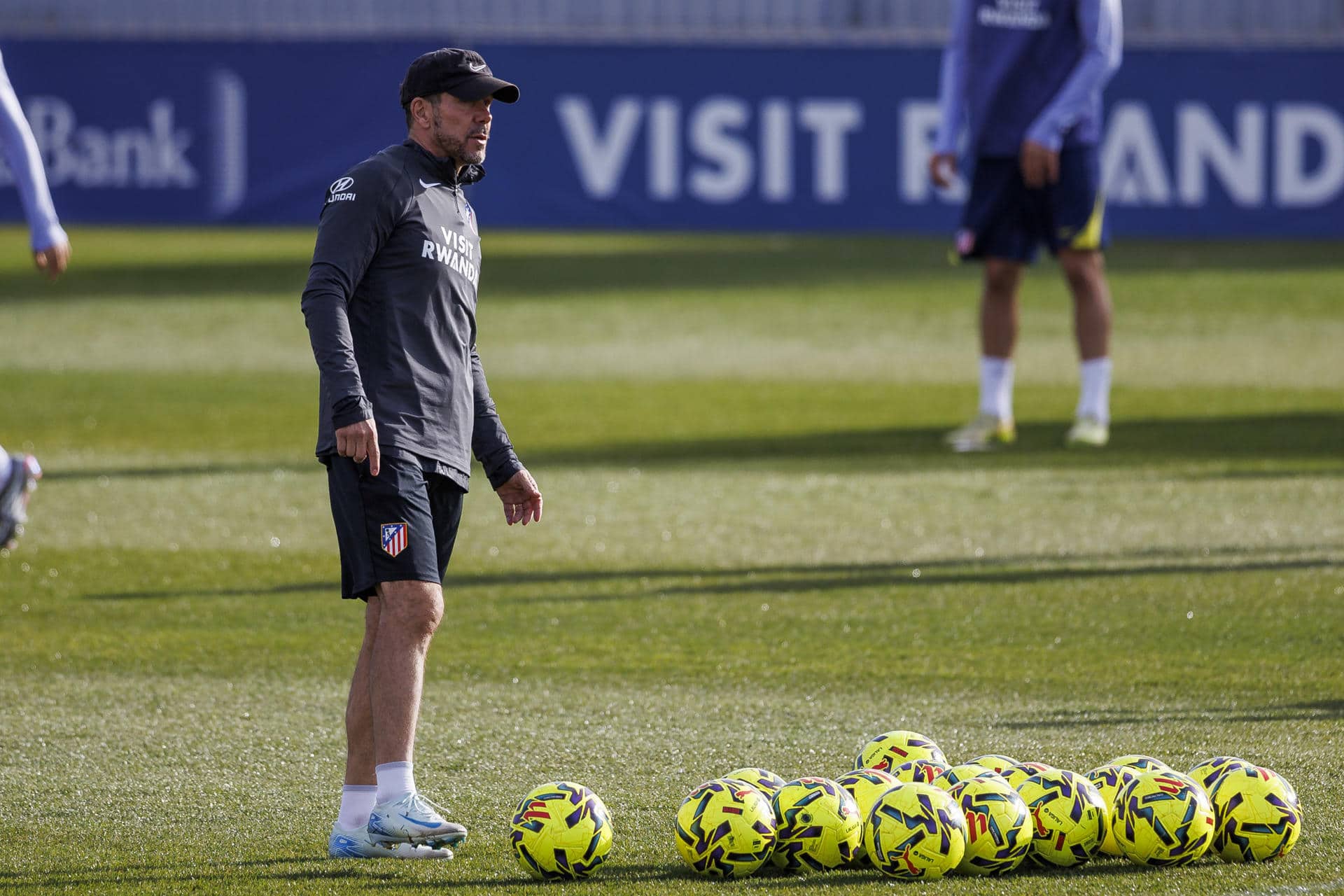 Diego Simeone, técnico del Atlético de Madrid, durante un entrenamiento del equipo. EFE/ Rodrigo Jimenez
