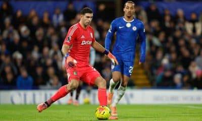 Emiliano Martinez, en el partido. EFE/EPA/DAVID CLIFF.