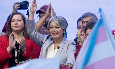 La candidata a la Presidencia de Chile por el partido Unidad por Chile, Jeannette Jara, da una declaración este domingo, en Santiago de Chile (Chile). EFE/ Ailén Díaz