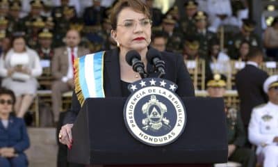La presidenta de Honduras Xiomara Castro habla este jueves, durante una ceremonia al sur de Tegucigalpa (Honduras). EFE/ STR