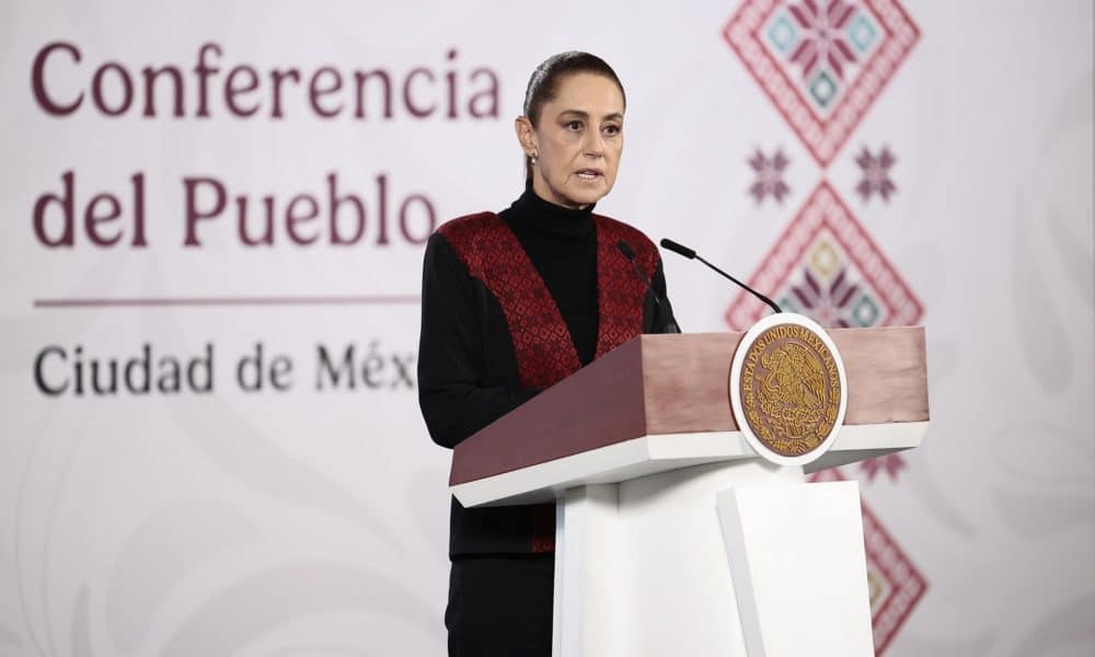 La presidenta de México, Claudia Sheinbaum, habla en una rueda de prensa este martes, en el Palacio Nacional, en Ciudad de México (México). EFE/José Méndez