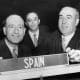 Se cumplen 70 años del ingreso de España y otros 15 países en la Organización de las Naciones Unidas (ONU). En la foto, Juan Sebastián de Erice, jefe de la delegación española en la ONU y el embajador de España ante los Estados Unidos, Jose María de Areilza ocupan el escaño de la delegación española como miembros permanentes en la Asamblea General. EFE/Archivo
