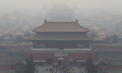 Vista de la niebla de contaminación que cubre la Ciudad Prohibida en Pekín (China). EFE/Archivo/Wu Hong