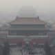 Vista de la niebla de contaminación que cubre la Ciudad Prohibida en Pekín (China). EFE/Archivo/Wu Hong