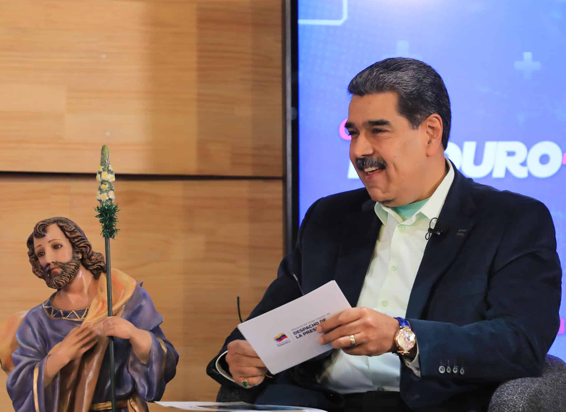 Fotografía cedida por el Palacio de Miraflores del presidente de Venezuela, Nicolás Maduro, hablando durante su programa 'Con Maduro +' este lunes, en Caracas (Venezuela).EFE/ Palacio de Miraflores