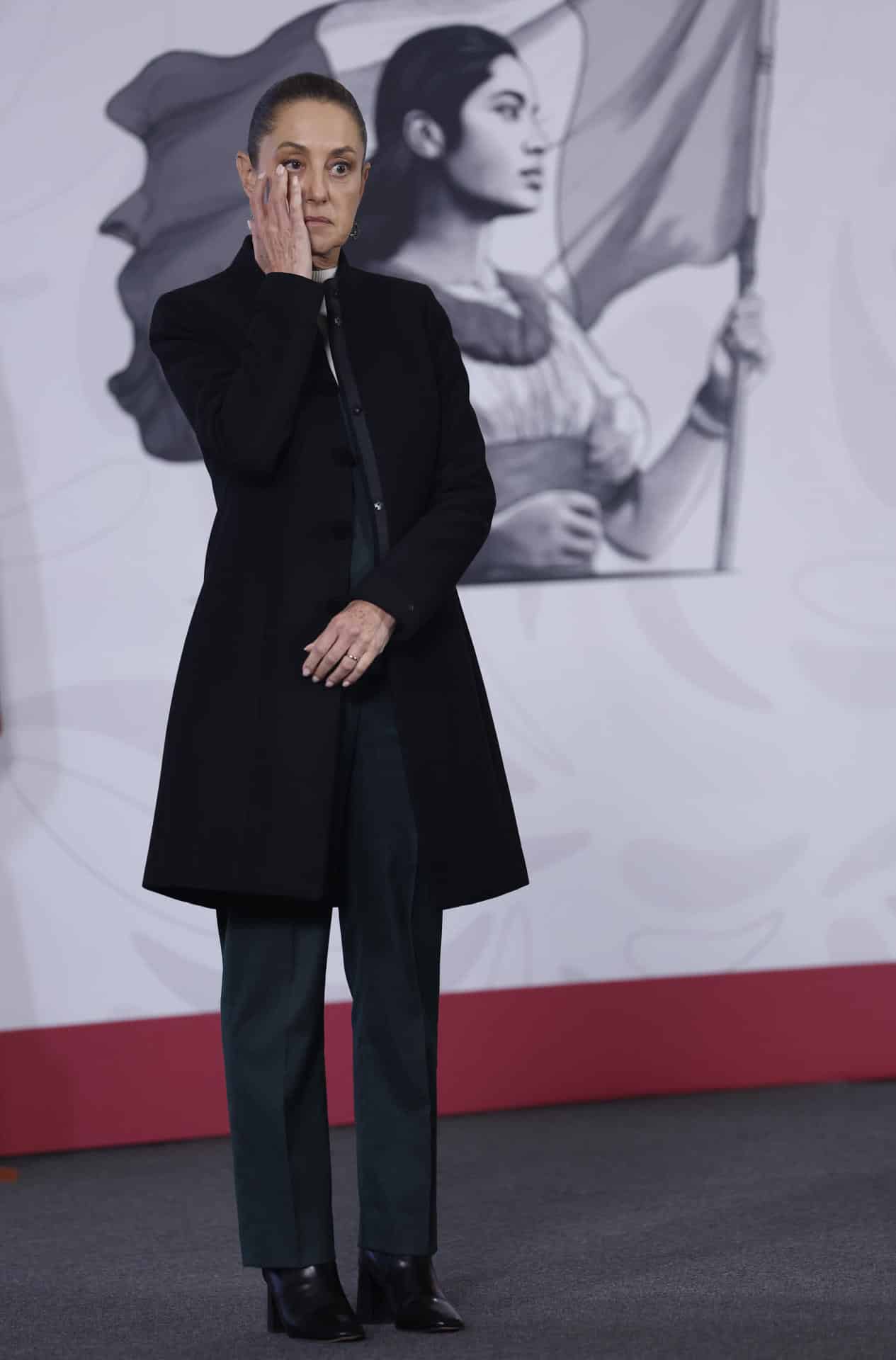 La presidenta de México, Claudia Sheinbaum, habla este martes durante una rueda de prensa en Palacio Nacional de la Ciudad de México (México). EFE/Sáshenka Gutiérrez