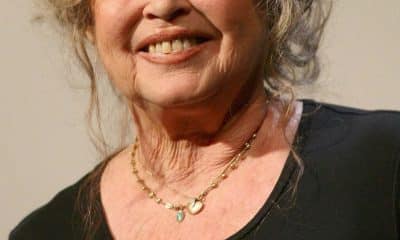 Foto de la actriz y activista francesa Brigitte Bardot en una rueda de prensa en París en 2006 con motivo del 20 aniversario de su fundación protectora de animales. El icono del cine francés ha fallecido a los 91 años, anunció este domingo fundación. EFE/Oliver Weiken