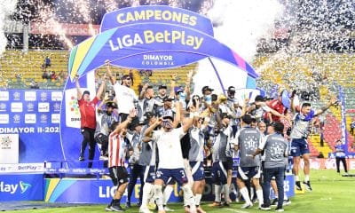 Jugadores del Junior de Barranquilla celebran este martes en el estadio Manuel Murillo Toro de la ciudad de Ibagué la conquista del Torneo Finalización colombiano a expensas del Deportes Tolima. EFE/ Agencia Unido360