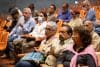 Personas participan durante el foro 'Negociación Trump-Maduro: ¿a quién beneficia?', organizado por el Sindicato Nacional de Trabajadores de la Universidad Central de Venezuela este martes, en Caracas (Venezuela). EFE/ Ronald Peña R

