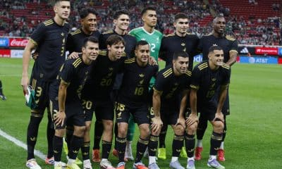 Jugadores de México forman previo a un partido amistoso entre la selección de México y Ecuador, en el Estadio Akron, en Guadalajara (México). Imagen de archivo. EFE/ Francisco Guasco