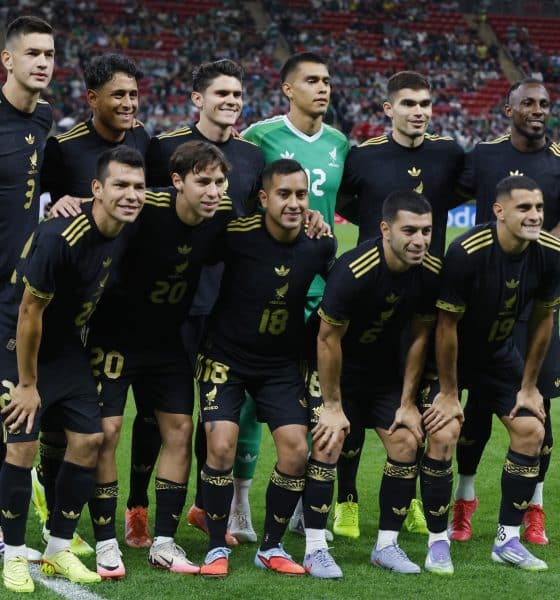 Jugadores de México forman previo a un partido amistoso entre la selección de México y Ecuador, en el Estadio Akron, en Guadalajara (México). Imagen de archivo. EFE/ Francisco Guasco
