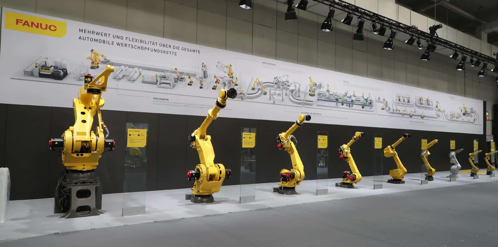 Imagen de archivo que muestra robots industriales de Fanuc en la Feria Industrial de Hannover (Hannover Messe), Alemania, el 31 de marzo de 2019. EFE/EPA/FOCKE STRANGMANN