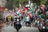 Imagen de archivo de las protestas durante la Vuelta ciclista a España contra la participación del equipo Israel Premier Tech y en apoyo a Palestina. EFE/Miguel Toña
