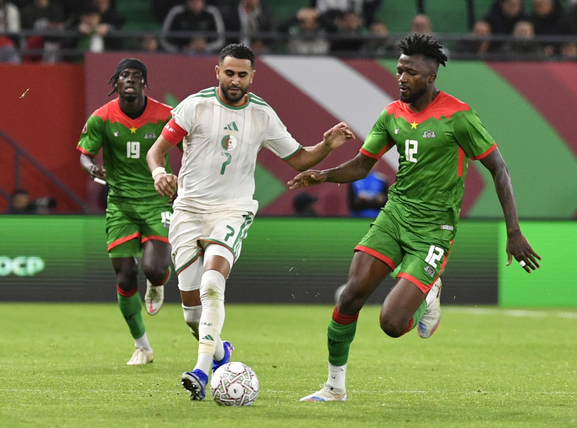 Mahrez, durante el partido. EFE/EPA/JALAL MORCHIDI