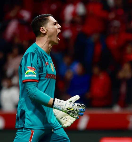 Hugo González, del Toluca, celebra un gol este sábado en un partido por las semifinales del Torneo Apertura 2025 de la Liga MX frente al Monterrey en el estadio Nemesio Diez. EFE/Felipe Gutiérrez