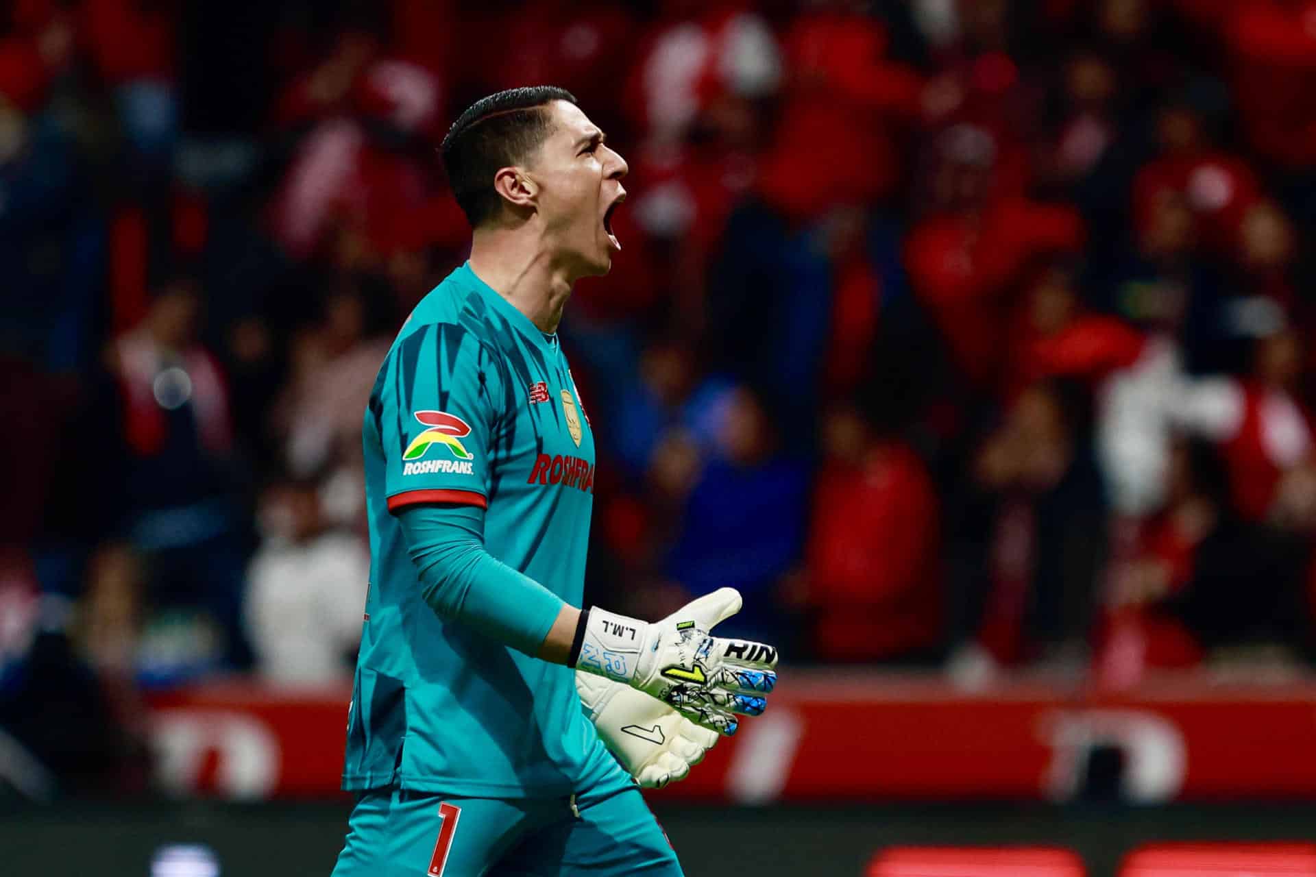 Hugo González, del Toluca, celebra un gol este sábado en un partido por las semifinales del Torneo Apertura 2025 de la Liga MX frente al Monterrey en el estadio Nemesio Diez. EFE/Felipe Gutiérrez