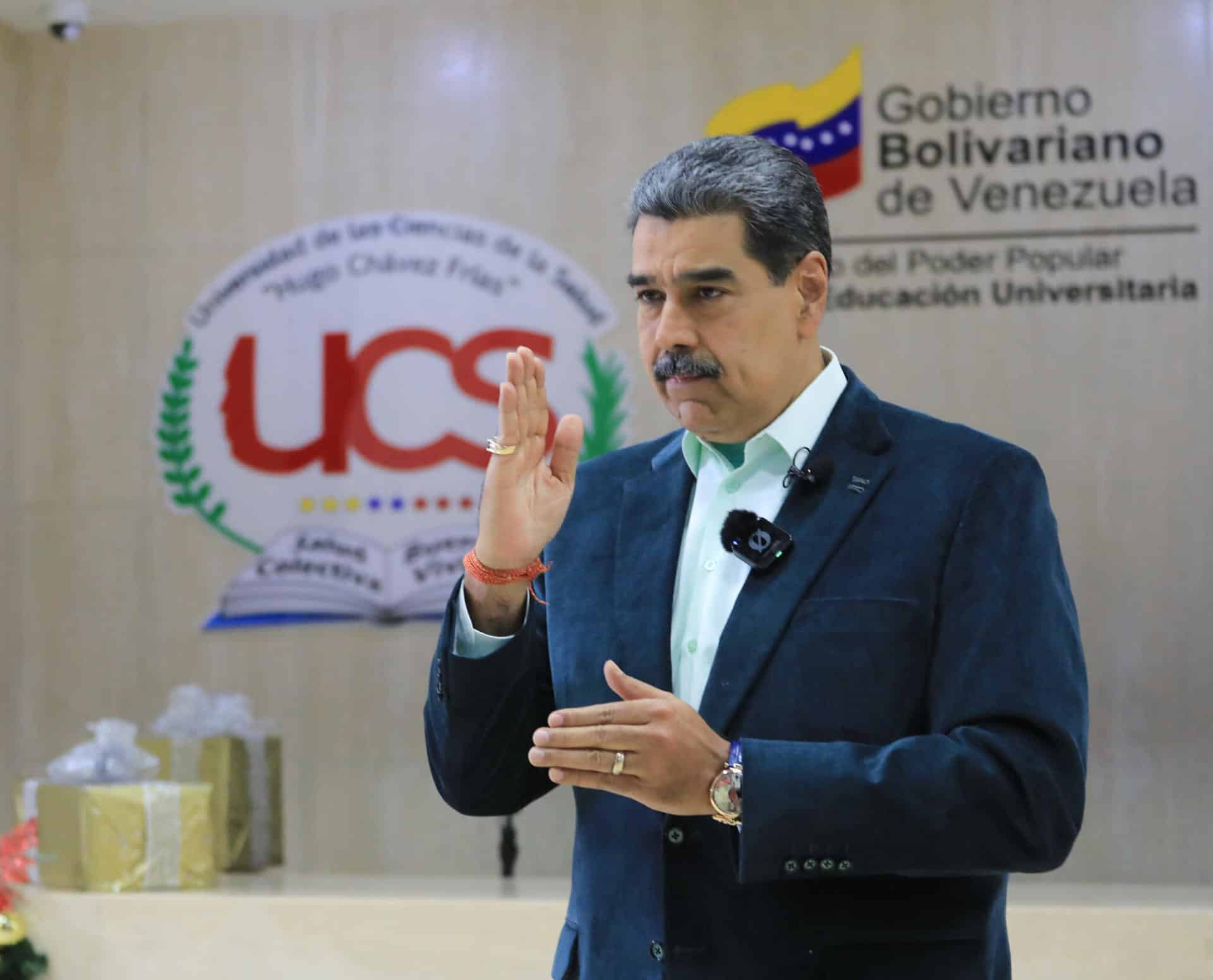 Fotografía cedida por el Palacio de Miraflores del presidente de Venezuela, Nicolás Maduro, hablando durante su programa 'Con Maduro +' este lunes, en Caracas (Venezuela). EFE/ Palacio de Miraflores