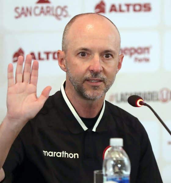 El entrenador español Javier Rabanal habla durante una rueda de prensa en Lima (Perú). EFE/ Paolo Aguilar