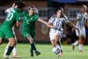 Francisca Altgelt (d), de Argentina, disputa el balón con Karla Ticona, de Bolivia, en partido de la Liga de Naciones Femenina en el estadio Florencio Sola, en Buenos Aires. EFE/Juan Ignacio Roncoroni
