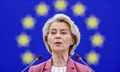 La presidenta de la Comisión Europea, Ursula von der Leyen, habla durante un debate sobre 'Preparación de la reunión del Consejo Europeo de los días 18 y 19 de diciembre de 2025, en particular la necesidad de apoyar a Ucrania, las relaciones transatlánticas y la autonomía estratégica de la UE' en el Parlamento Europeo en Estrasburgo, Francia, el 17 de diciembre de 2025. La sesión plenaria actual se celebra del 15 al 18 de diciembre de 2025. (Francia, Ucrania, Estrasburgo) EFE/EPA/RONALD WITTEK