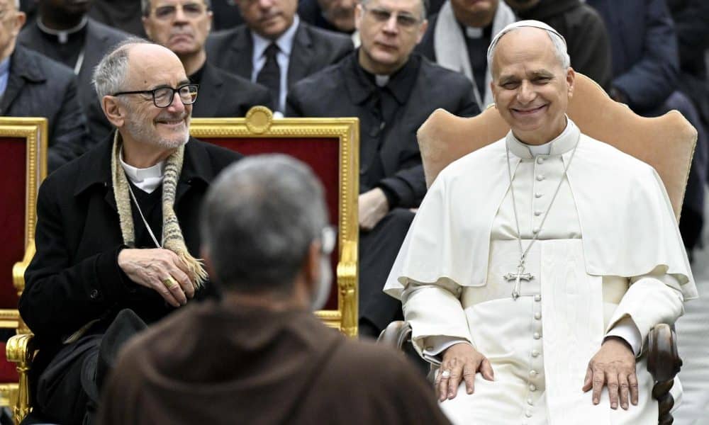 Una imagen facilitada por los Medios Vaticanos muestra al Papa León XIV asistiendo al primer sermón de Adviento del Padre Roberto Pasolini, en la Ciudad del Vaticano, 5 de diciembre de 2025. (Papa) EFE/EPA/VATICAN MEDIA HANDOUT USO EDITORIAL ÚNICAMENTE/SIN VENTAS
