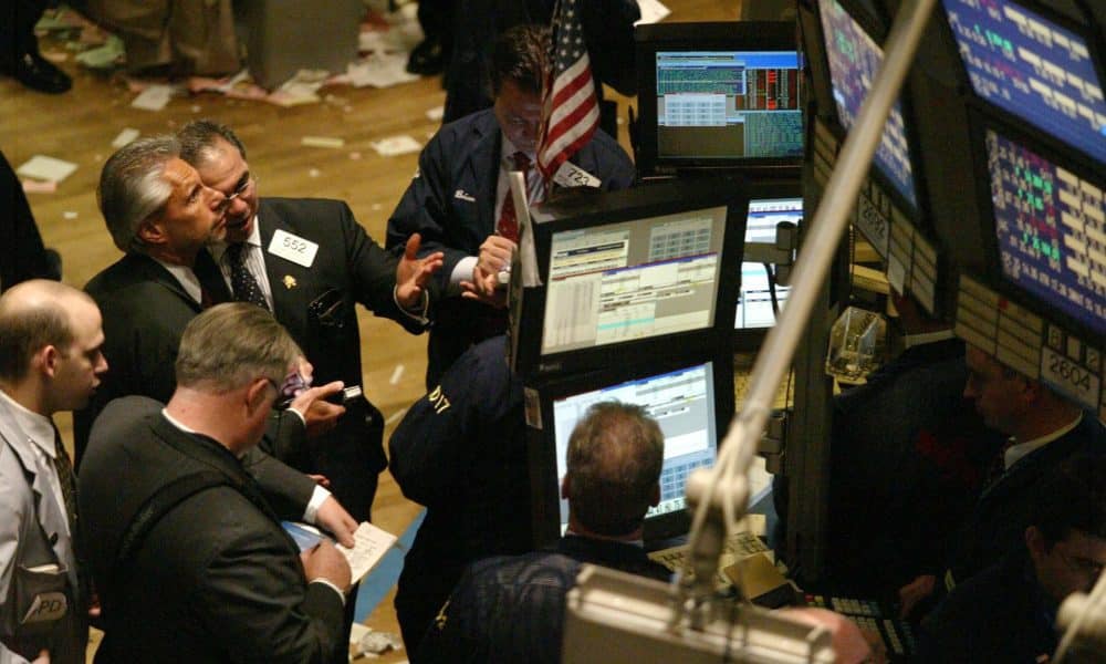 Fotografía de una sesión en Wall Street. EFE/Jason Szenes