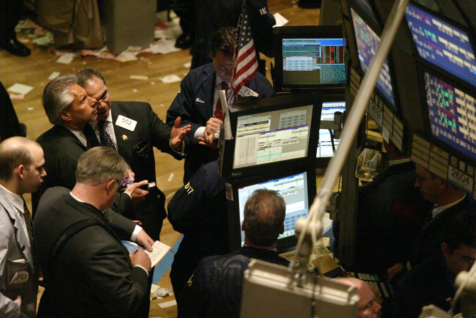 Fotografía de una sesión en Wall Street. EFE/Jason Szenes