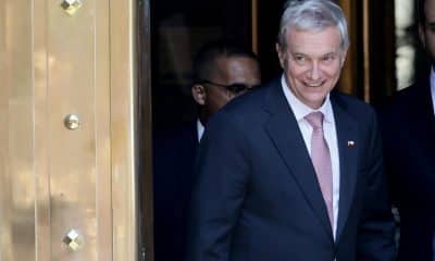 El presidente electo de Chile , José Antonio Kast, reacciona a su salida del Ministerio de Economía este martes, en Buenos Aires (Argentina). EFE/ Juan Ignacio Roncoroni