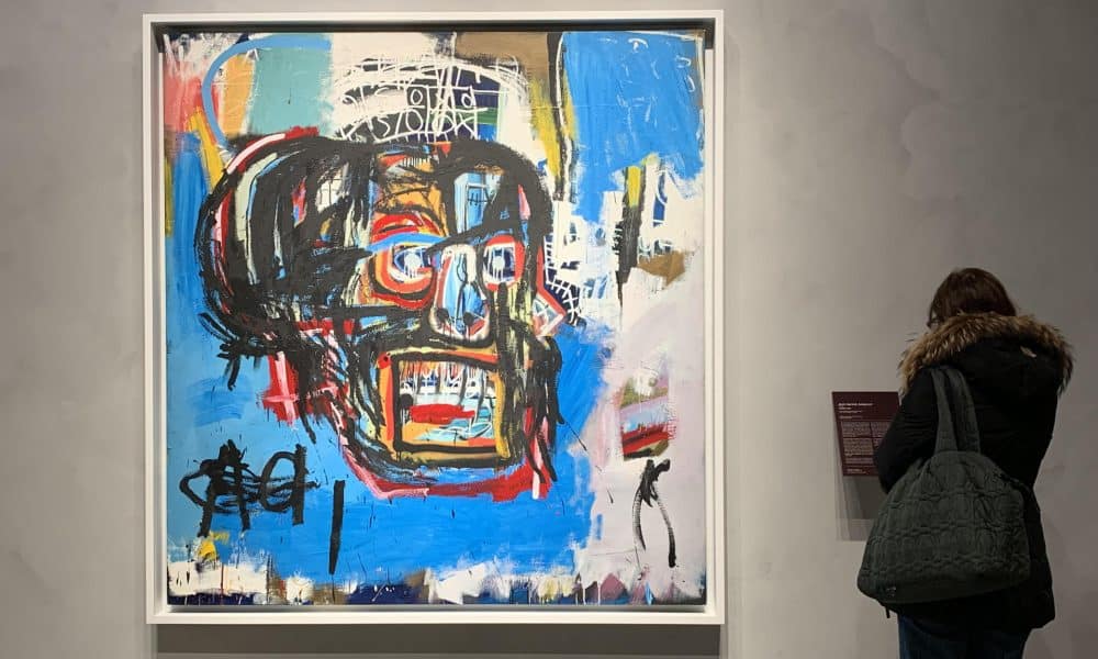 Una persona observa la obra 'Untitled' (1982) del artista estadounidense Jean-Michel Basquiat este miércoles, en Nueva York (Estados Unidos). EFE/ Alicia Sánchez