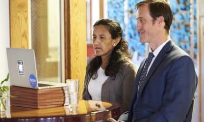 Fotografía de archivo de la inmigrante indocumentada mexicana Jeanette Vizguerra (i). EFE/Todd Pierson