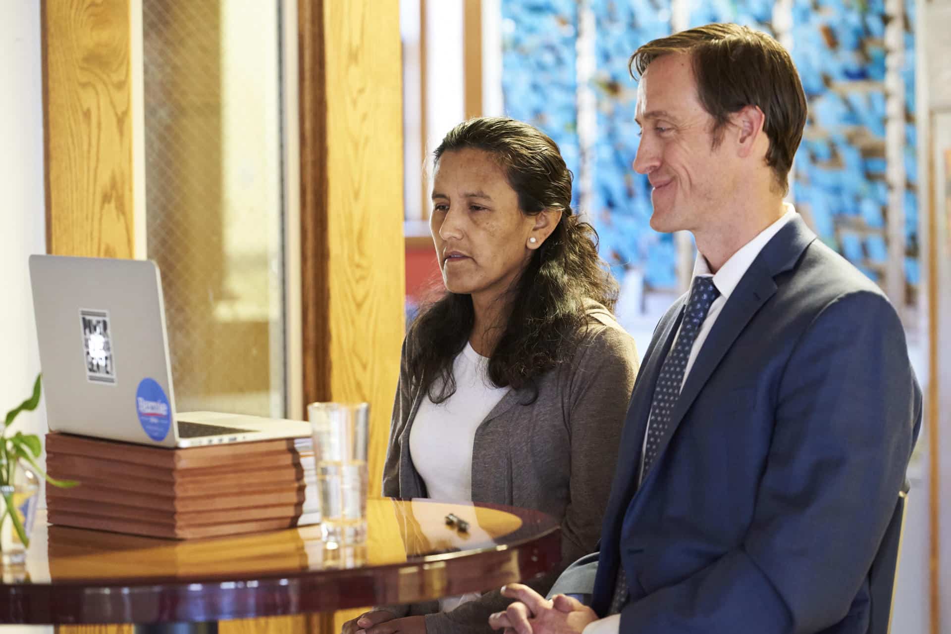 Fotografía de archivo de la inmigrante indocumentada mexicana Jeanette Vizguerra (i). EFE/Todd Pierson