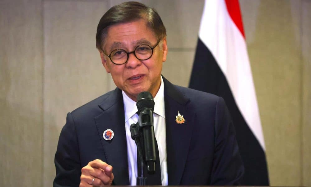 El ministro de Exteriores de Tailandia, Sihasak Phuangketkeow, habla con los medios sobre el conflicto con Camboya antes de reunirse con su homólogo camboyano en Malasia.
EFE/EPA/FAZRY ISMAIL