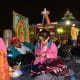 Miles de mexicanos descansan unas horas frente al atrio de la Basílica de Guadalupe tras haber dado serenata con las tradicionales "Mañanitas" a la Virgen de Guadalupe, durante una misa celebrada en el santuario erigido en su honor. Imgen de archvio. EFE/Sáshenka Gutiérrez