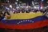 Personas sostienen una bandera durante la marcha "por la paz y la libertad" en Venezuela, en conmemoración al Nobel de la Paz el 10 de diciembre a la líder antichavista María Corina Machado, este sábado, en Bogotá (Colombia). EFE/ Mauricio Dueñas Castañeda