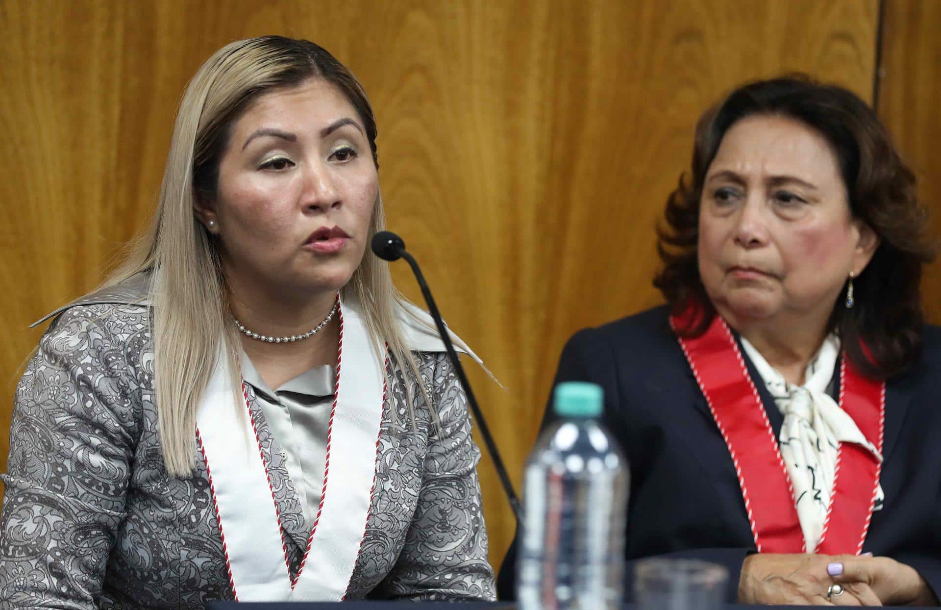 La fiscal provincial de Lima, Miriam Parra, habla en una rueda de prensa este viernes, en Lima (Perú). EFE/ Paolo Aguilar