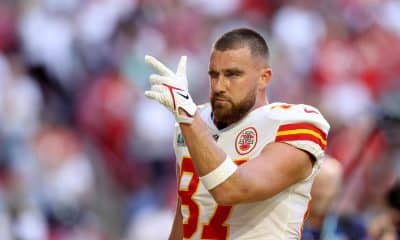 Fotografía de archivo de Travis Kelce, uno de los más emblemáticos jugadores de Kansas City Chiefs, quien hasta este lunes lideraba las votaciones para participar en el Juego de Estrellas de la NFL (Pro Bowl) programado para el 3 de febrero. EFE/EPA/CAROLINE BREHMAN