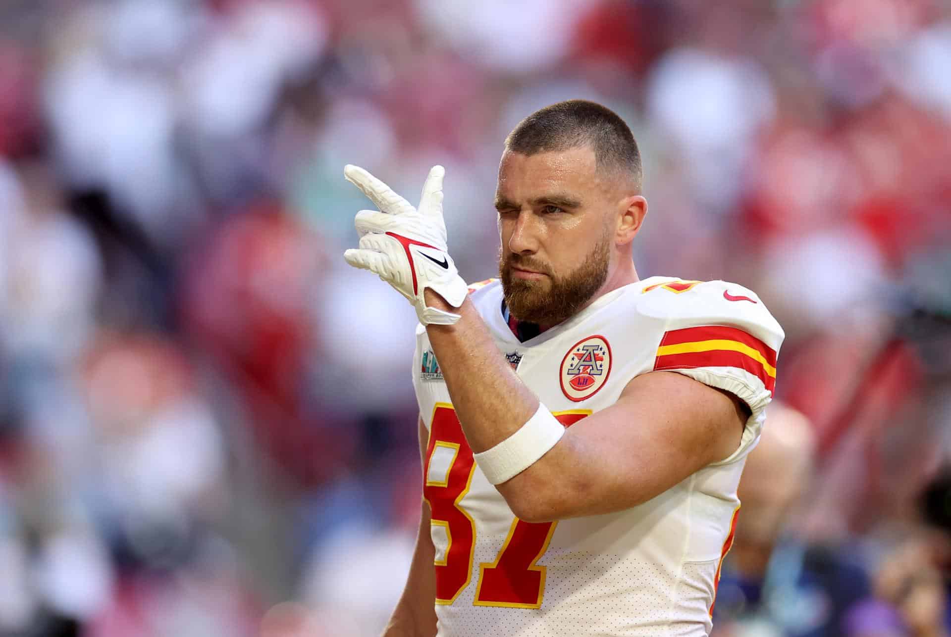 Fotografía de archivo de Travis Kelce, uno de los más emblemáticos jugadores de Kansas City Chiefs, quien hasta este lunes lideraba las votaciones para participar en el Juego de Estrellas de la NFL (Pro Bowl) programado para el 3 de febrero. EFE/EPA/CAROLINE BREHMAN