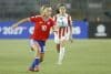 Yanara Aedo, de Chile, controla el balón en el partido de la Liga de Naciones Femenina ante Paraguay en el estadio El Teniente, en Rancagua (Chile). EFE/Elvis González
