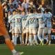 Los jugadores del Celta celebran su primer tanto durante el partido de LaLiga disputado este domingo en el estadio de Balaídos entre el Celta y el Athletic Club. EFE/Salvador Sas
