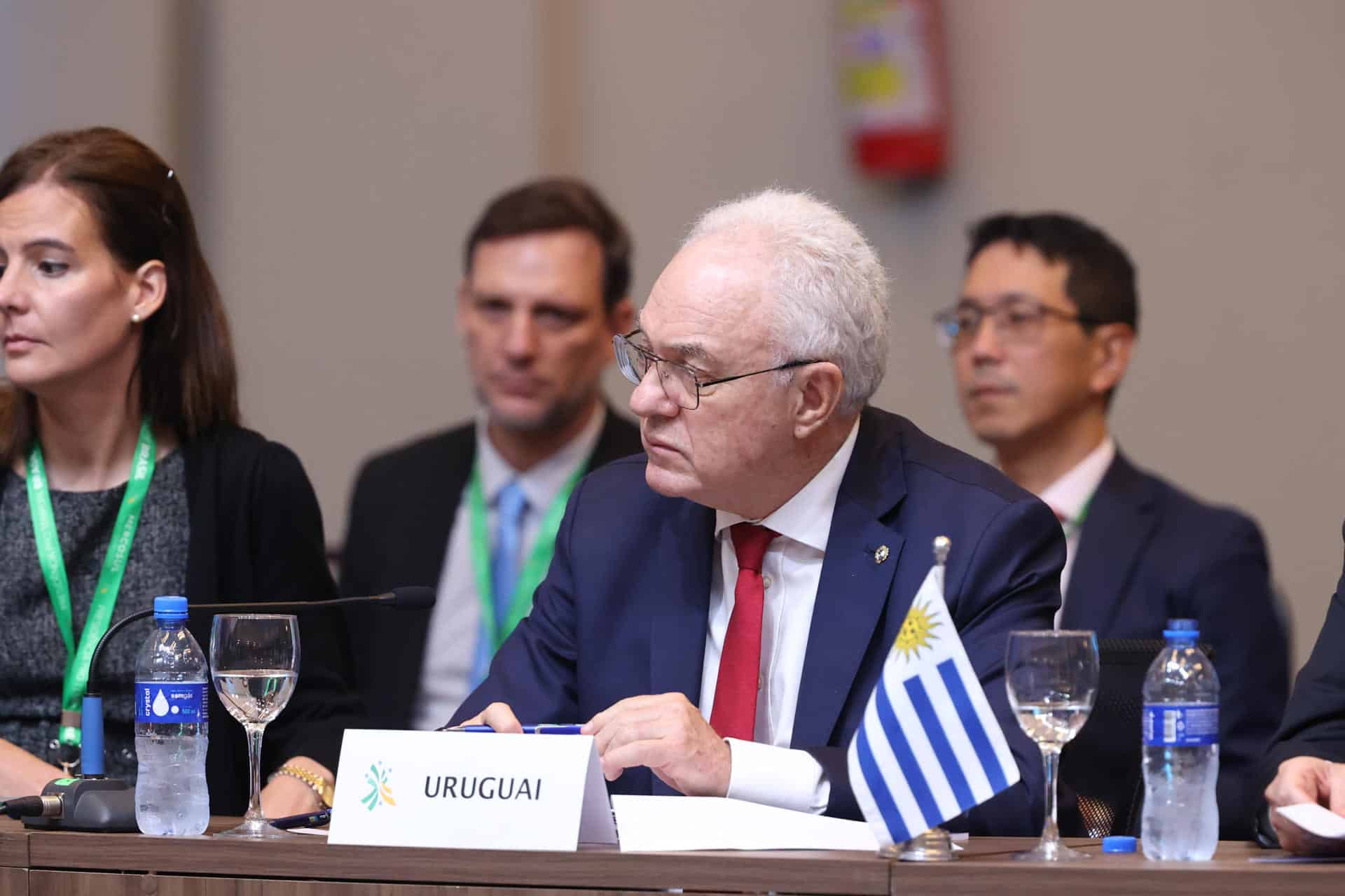 El canciller de Uruguay, Mario Lubetkin, participa durante la instalación de la LXVII Reunión Ordinaria del Consejo del Mercado Común del Sur (Mercosur) este viernes, en Foz de Iguazú (Brasil). EFE/ Juan Pablo Pino
