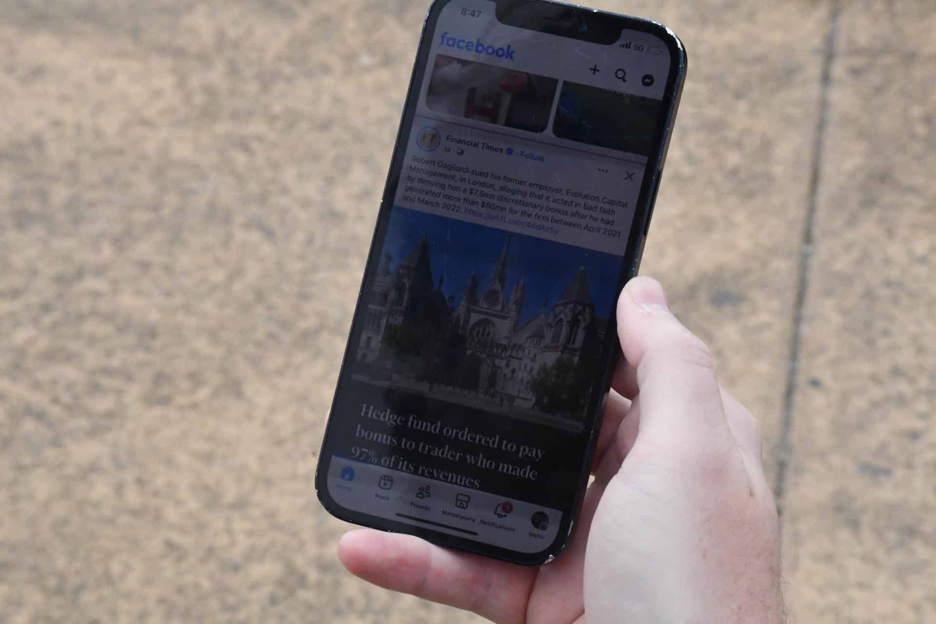 AME7154. SÍDNEY (AUSTRALIA), 10/12/2025.- Fotografía que muestra la portada de una red social este miércoles, en Sídney (Australia). El organismo encargado de la seguridad en línea en Australia (eSafety) comenzó este miércoles a supervisar y hacer cumplir la nueva edad mínima para usar redes sociales, fijada en 16 años, una medida con la que el Gobierno busca apoyar a las familias y proteger a los menores. EFE/ Edurne Morillo