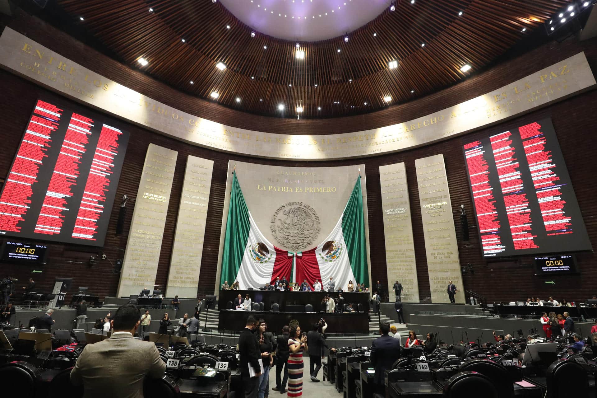 Fotografía cedida por la Cámara de Diputados de México durante una sesión ordinaria este martes, en la Ciudad de México (México). EFE/ Cámara de Diputados / SOLO USO EDITORIAL/NO VENTAS/SOLO DISPONIBLE PARA ILUSTRAR LA NOTICIA QUE ACOMPAÑA (CRÉDITO OBLIGATORIO)